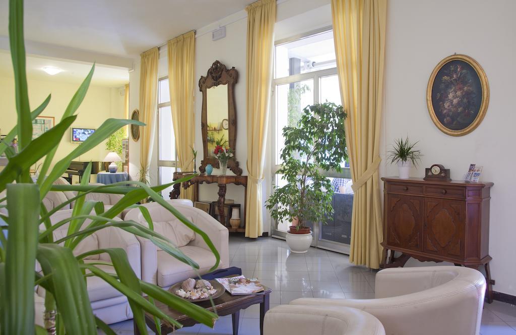 Hotel Quisisana Римини Екстериор снимка